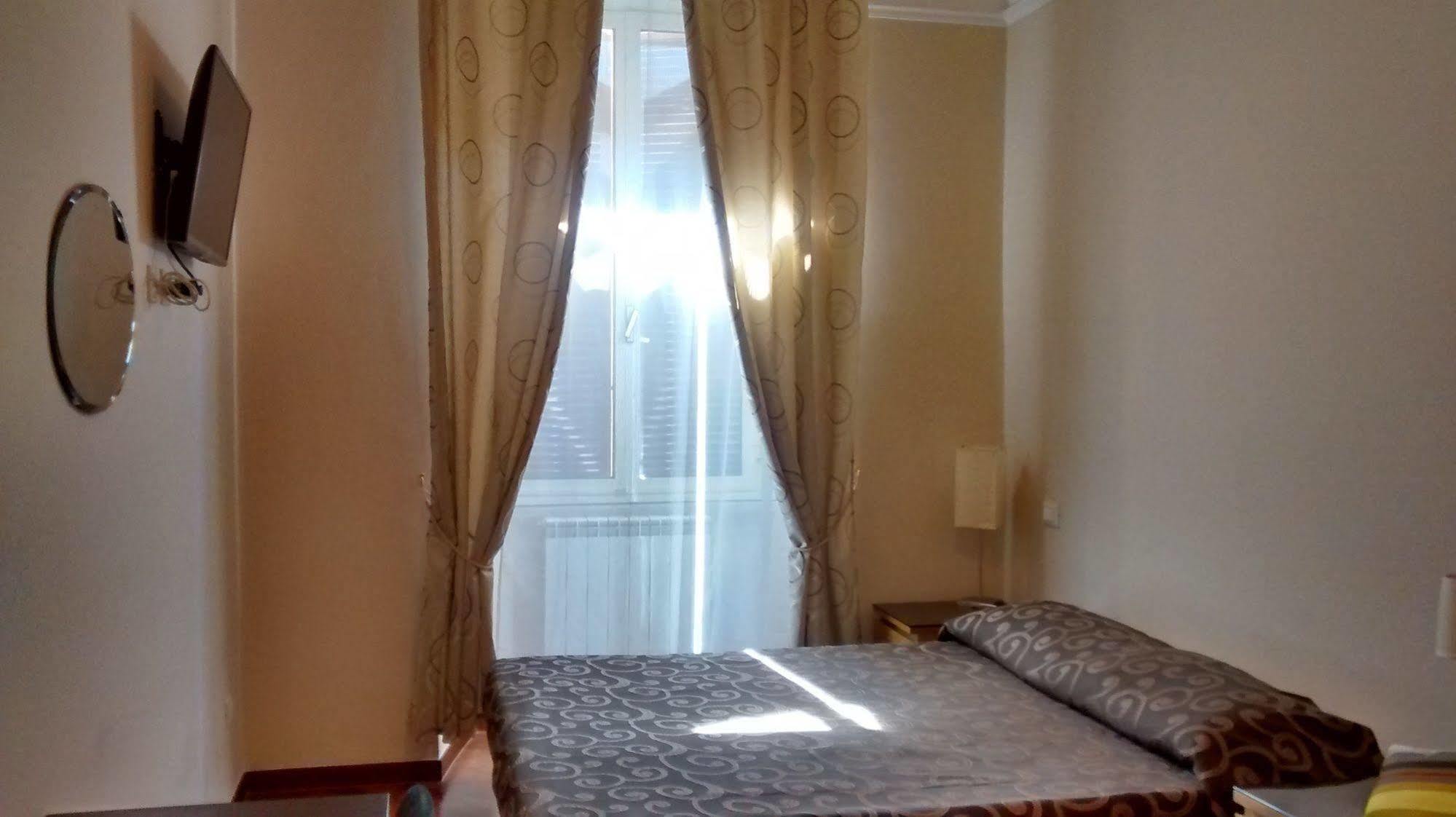 มาร์ติโน ไอ มอนติ Hotel โรม ภายนอก รูปภาพ